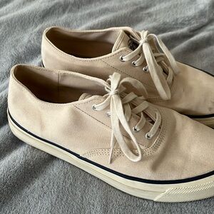 Men’s 8.5 Sperry Top Sider canvas shoes.